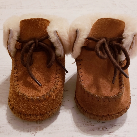 UGG | Baby Booties Size US 2/3 - Picture 2 of 4
